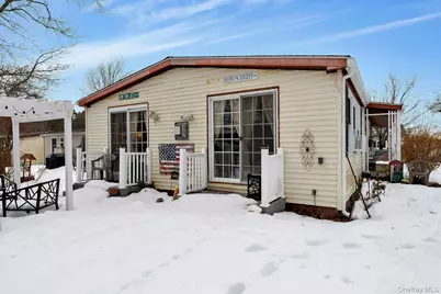 43 Village Circle S, Manorville, NY 11949 - Photo 17