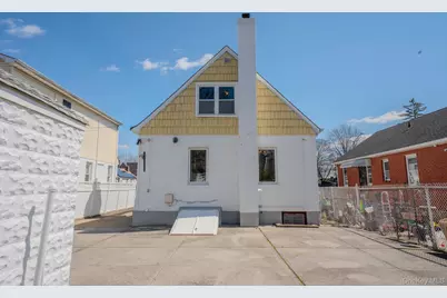 49-58 Utopia Parkway, Fresh Meadows, NY 11365 - Photo 23