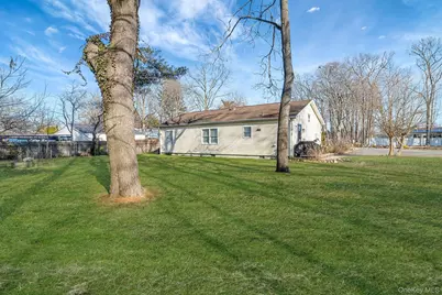 72 Locust Avenue, Oakdale, NY 11769 - Photo 7