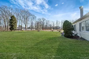 72 Locust Ave, Oakdale, NY 11769 - Photo 9