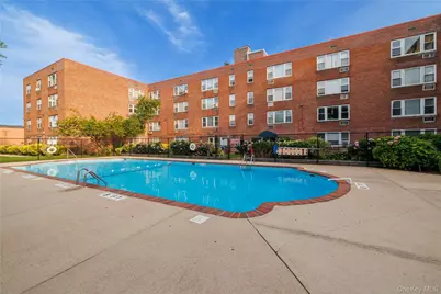 250 W Merrick Road #1E, Freeport, NY 11520 - Photo 19