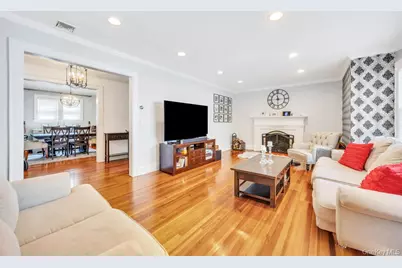 14 Lenox Avenue, Lynbrook, NY 11563 - Photo 5