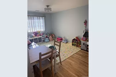 88 E Valley Stream Boulevard #9, Valley Stream, NY 11580 - Photo 5