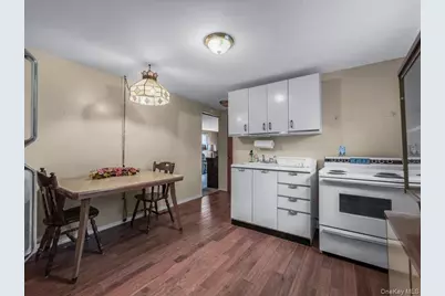 715 McCall Avenue, West Islip, NY 11795 - Photo 17