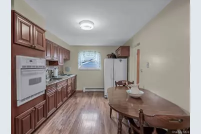 715 McCall Avenue, West Islip, NY 11795 - Photo 9