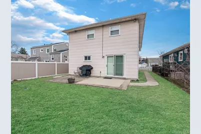 715 McCall Avenue, West Islip, NY 11795 - Photo 25