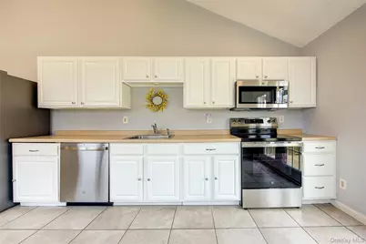 507 Gillette Avenue, Bayport, NY 11705 - Photo 15