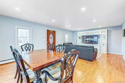 507 Gillette Avenue, Bayport, NY 11705 - Photo 9