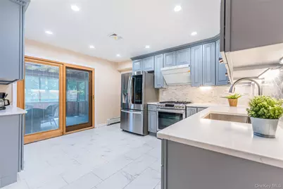 12 Grand Place, East Northport, NY 11731 - Photo 9