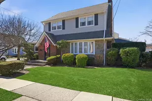 38 Pine Ave, Floral Park, NY 11001 - Photo 3