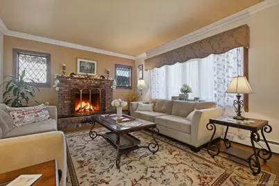 38 Pine Avenue, Floral Park, NY 11001 - Photo 5