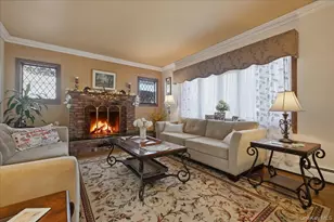 38 Pine Ave, Floral Park, NY 11001 - Photo 5