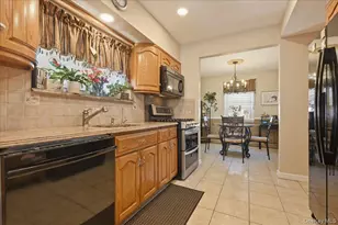 38 Pine Ave, Floral Park, NY 11001 - Photo 15