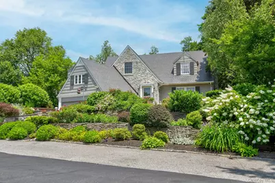 6 Janssen Drive, Manhasset, NY 11030 - Photo 1