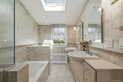 6 Janssen Drive, Manhasset, NY 11030 - Photo 21