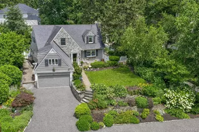 6 Janssen Drive, Manhasset, NY 11030 - Photo 3