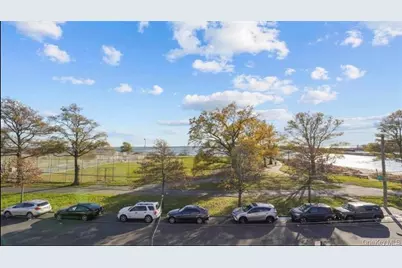 9505 165th Avenue, Howard Beach, NY 11414 - Photo 3