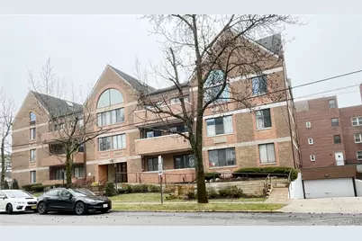 10 Canterbury Road #1B, Great Neck, NY 11021 - Photo 1