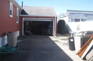 704 Prospect Pl, Bellmore, NY 11710 - Photo 11