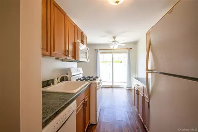 460 Old Town Road #20F, Port Jefferson Station, NY 11776 - Photo 7