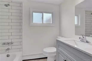 449 N Indiana Ave, Lindenhurst, NY 11757 - Photo 23