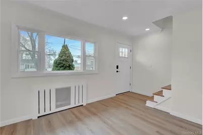 449 N Indiana Avenue, Lindenhurst, NY 11757 - Photo 5