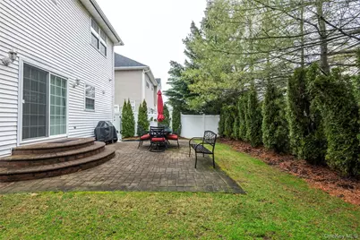 161 Cranberry Court, Melville, NY 11747 - Photo 5