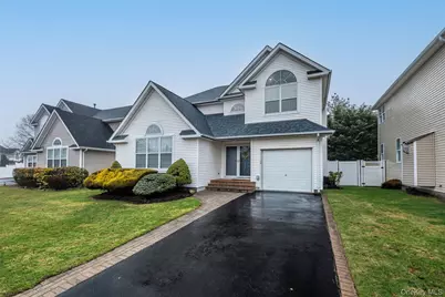 161 Cranberry Court, Melville, NY 11747 - Photo 3