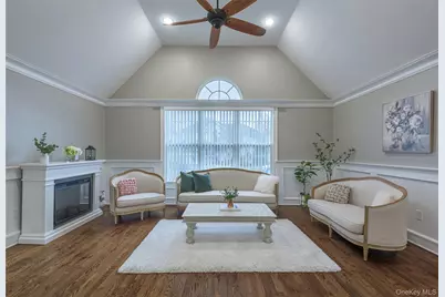 161 Cranberry Court, Melville, NY 11747 - Photo 9