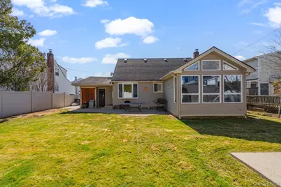 2637 Lexington Avenue, East Meadow, NY 11554 - Photo 39