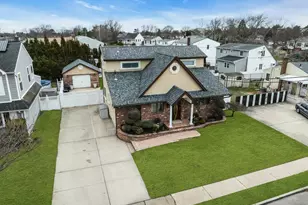 21 Terrell Ln, Hicksville, NY 11801 - Photo 23