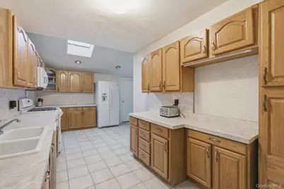 20532 104th Avenue, Saint Albans, NY 11412 - Photo 5