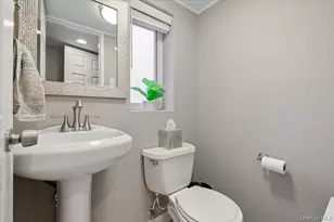 45 Winthrop Rd, Plainview, NY 11803 - Photo 21