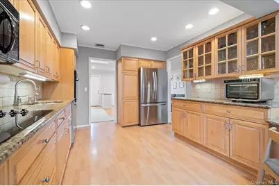 45 Winthrop Road, Plainview, NY 11803 - Photo 11