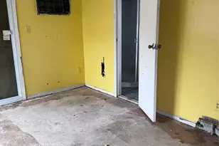 48 Pleasant Ave, Roosevelt, NY 11575 - Photo 7