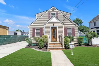 130 Custer Avenue, Williston Park, NY 11596 - Photo 1