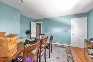 130 Custer Ave, Williston Park, NY 11596 - Photo 9