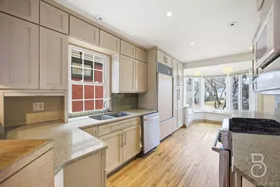 94-11 70th Avenue, Forest Hills, NY 11375 - Photo 9