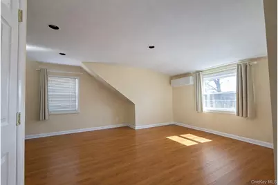 93 Birch Avenue E, Farmingdale, NY 11735 - Photo 9