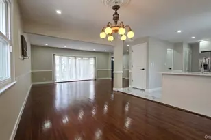 57-18 Hewlett St, Little Neck, NY 11362 - Photo 7