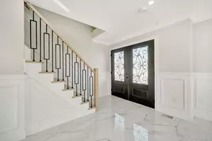 9 Park E, New Hyde Park, NY 11040 - Photo 5