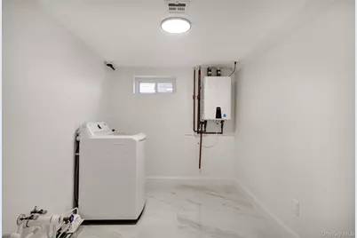 9 Park E, New Hyde Park, NY 11040 - Photo 31