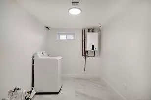 9 Park E, New Hyde Park, NY 11040 - Photo 31