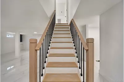 9 Park E, New Hyde Park, NY 11040 - Photo 27