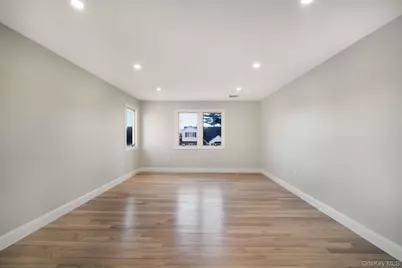 9 Park E, New Hyde Park, NY 11040 - Photo 25