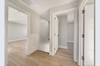 9 Park E, New Hyde Park, NY 11040 - Photo 19