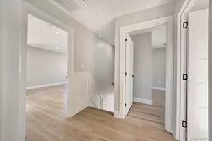 9 Park E, New Hyde Park, NY 11040 - Photo 19