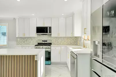 9 Park E, New Hyde Park, NY 11040 - Photo 11