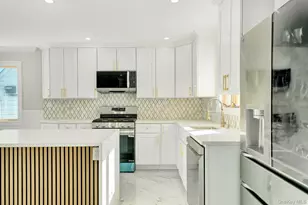 9 Park E, New Hyde Park, NY 11040 - Photo 11