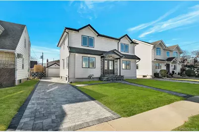 9 Park E, New Hyde Park, NY 11040 - Photo 1